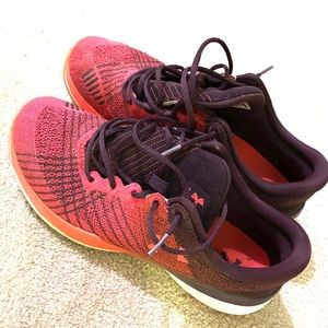Uber Armour women runners -8.5